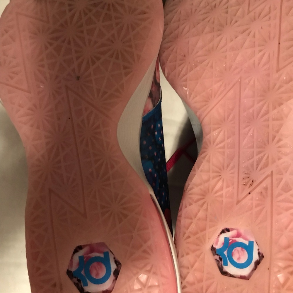KD 6 Supreme “Aunt Pearl” 8/12 Men’s Tennis Shoes